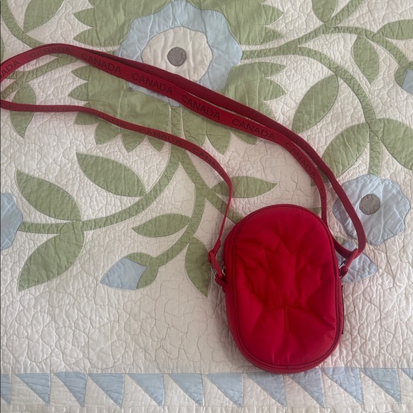 Lululemon Team Canada Olympic Crossbody Belt Bag EUC - Picture 1 of 6